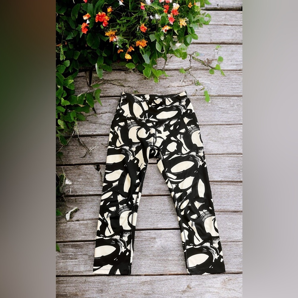 Layer 8 Performance  Quick Dry Women's Black White Leggings Sz S
